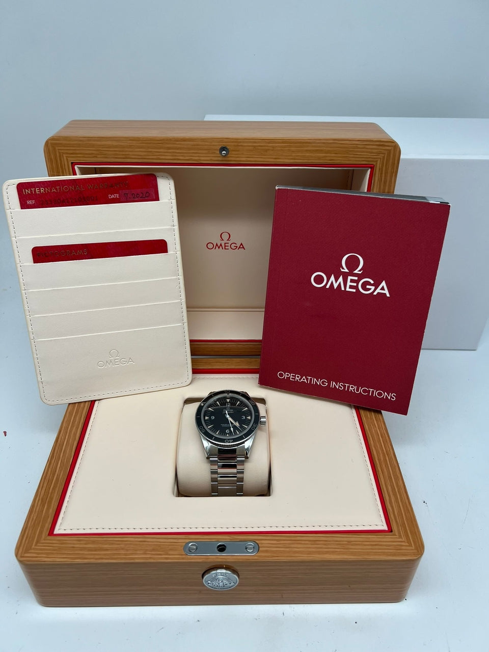 Omega Seamaster 300 Automatik Herrenuhr Schwarz 2333041201001 - Papers and documentation