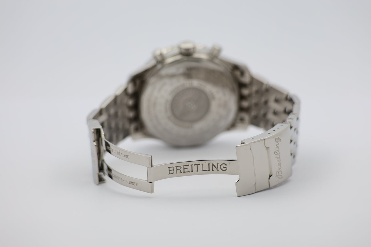 Breitling Navitimer World GMT 46mm Automatik A24322 - Detail view 6
