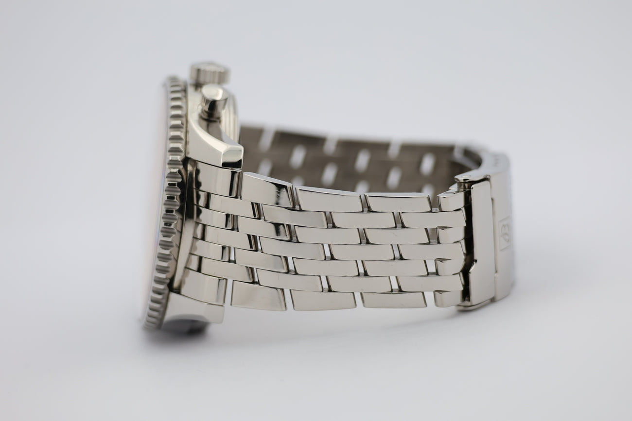 Breitling Navitimer World GMT 46mm Automatik A24322 - Detail view 3