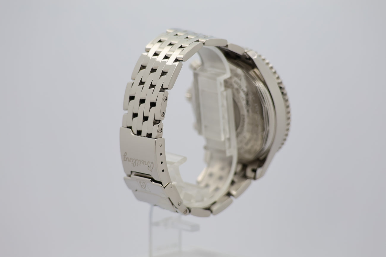 Breitling Navitimer World GMT 46mm Automatik A24322 - Detail view 1