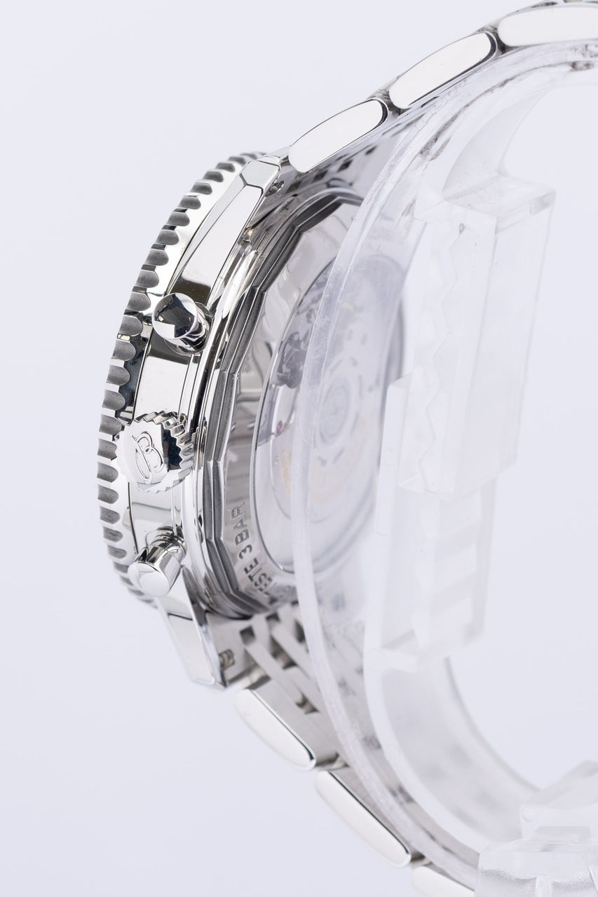 Breitling Navitimer B01 Chronograph 43mm Automatik  AB0121 - Detailansicht 3
