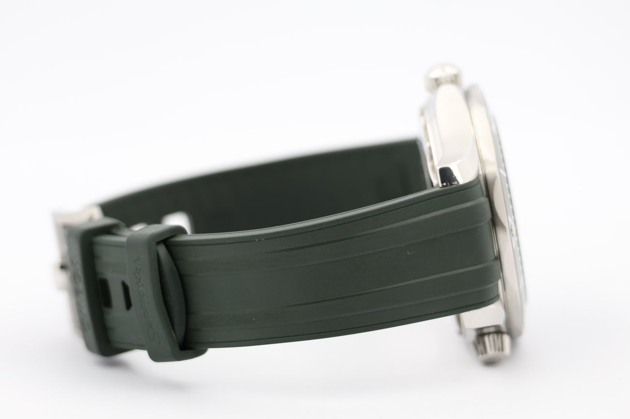 Omega Seamaster Diver 300m 42mm Automatik Grün 21032422010001 - Detailansicht 7