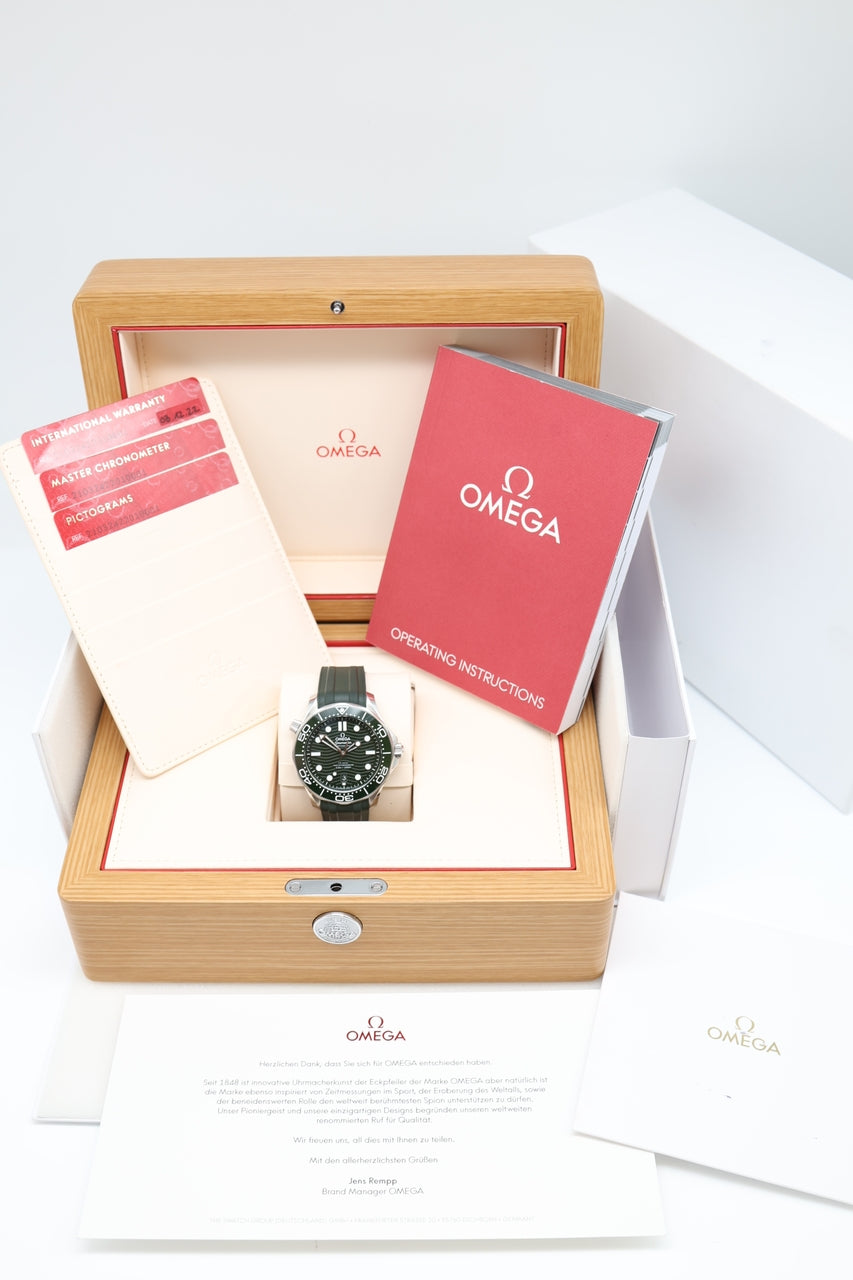 Omega Seamaster Diver 300m 42mm Automatik Grün 21032422010001 - Papiere und oder Lieferumfang