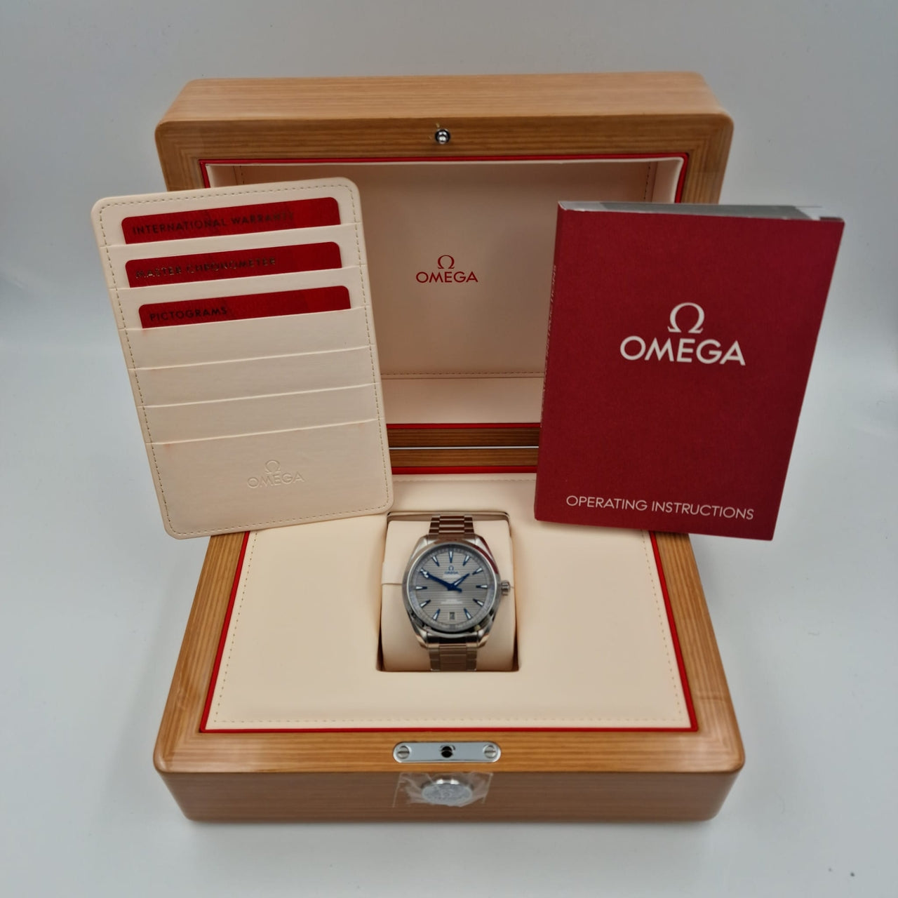 Omega Seamaster Aqua Terra Automatik Herrenuhr 22010412106001 - Papers and documentation