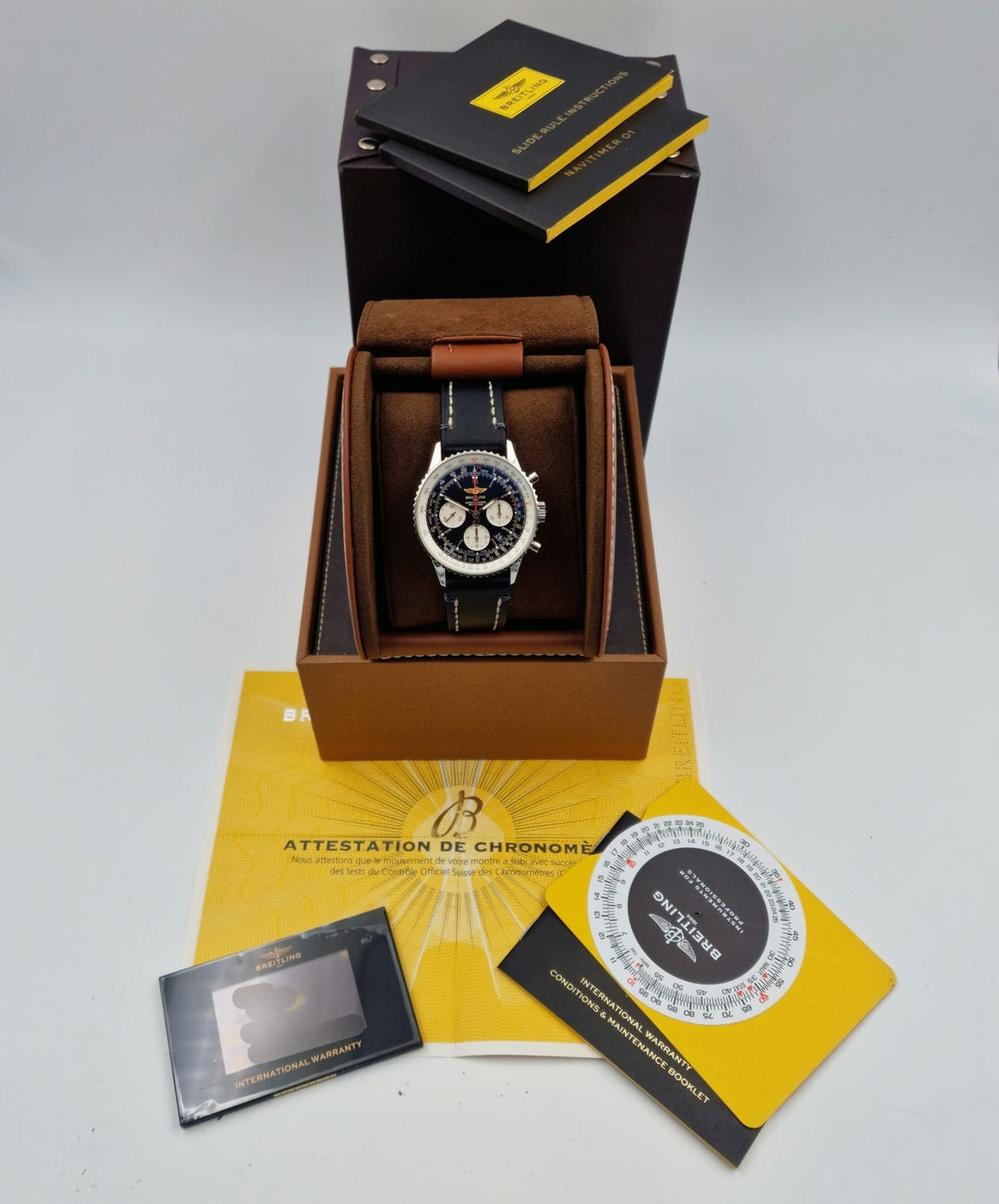 Breitling Navitimer 01 Automatik 43mm AB0120 - Papiere und oder Lieferumfang