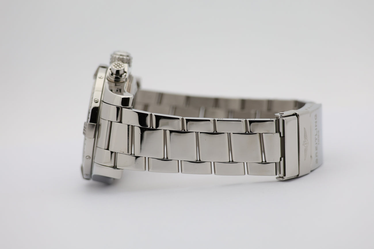 Breitling Avenger II Automatik 43mm A133811 - Detail view 3