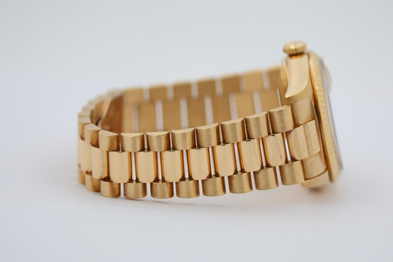 Rolex Day-Date 36 President 18K Gelbgold Automatik 18238 - Detail view 4