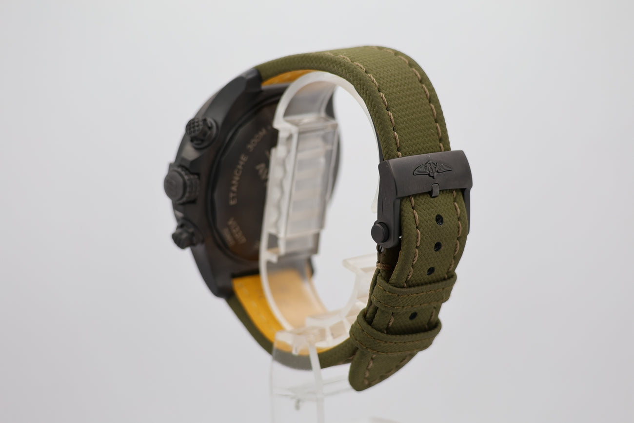 Breitling Avenger 45mm Automatik Titan V13317 - Detailansicht 2