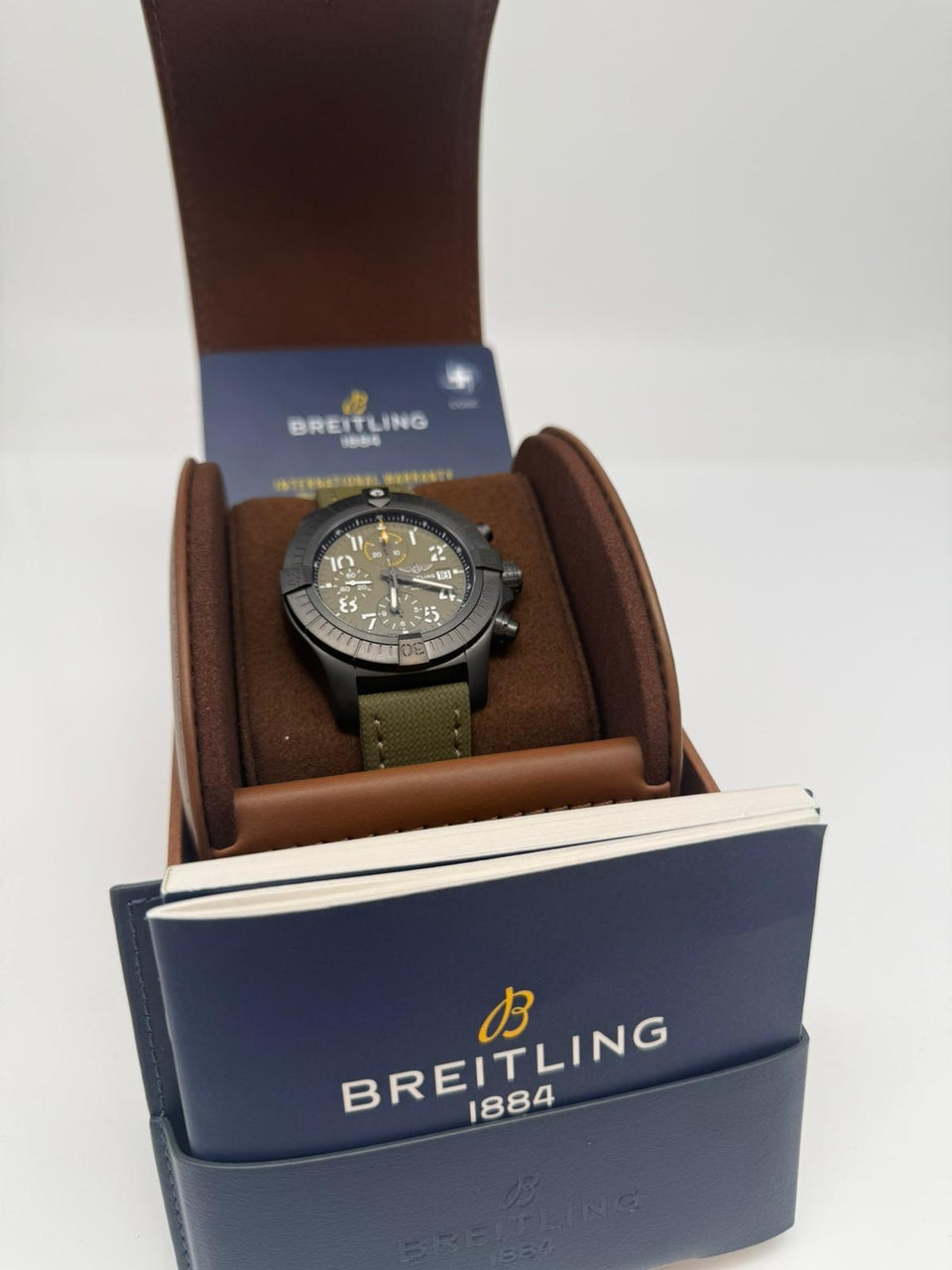 Breitling Avenger 45mm Automatik Titan V13317 - Papiere und oder Lieferumfang