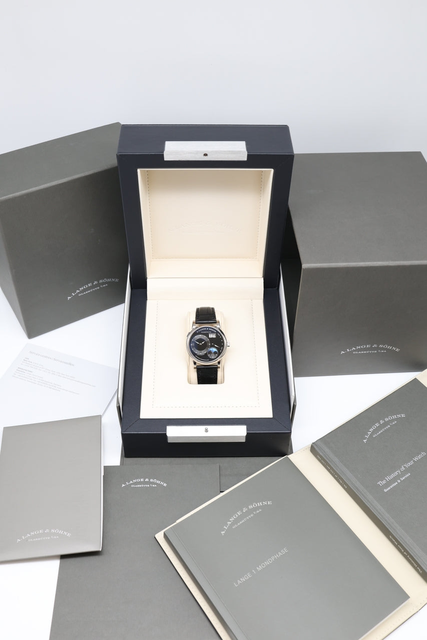 A. Lange und Söhne Lange 1 Mondphase 18K Weißgold 38mm Handaufzug 192.029/LS1923AG - Papiere und oder Lieferumfang
