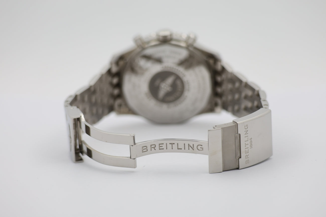 Breitling Navitimer World Automatik Herrenuhr 46mm A24322 - Detailansicht 3