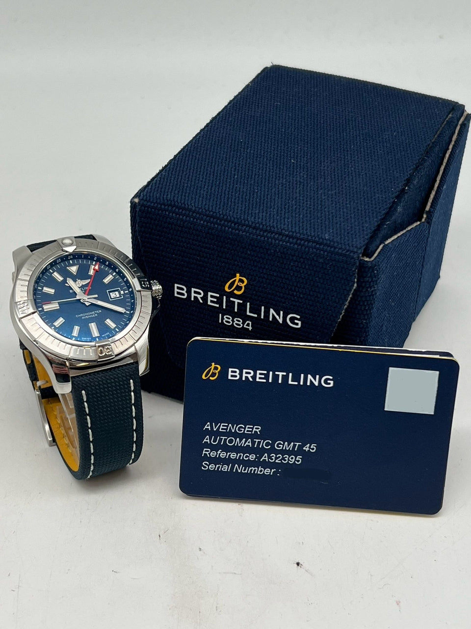 Breitling Avenger GMT Automatik 45mm A32395 - Papiere und oder Lieferumfang
