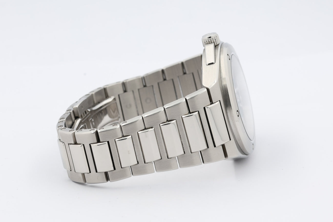 IWC Ingenieur 40mm Automatik Herrenuhr IW328903 - Detailansicht 5