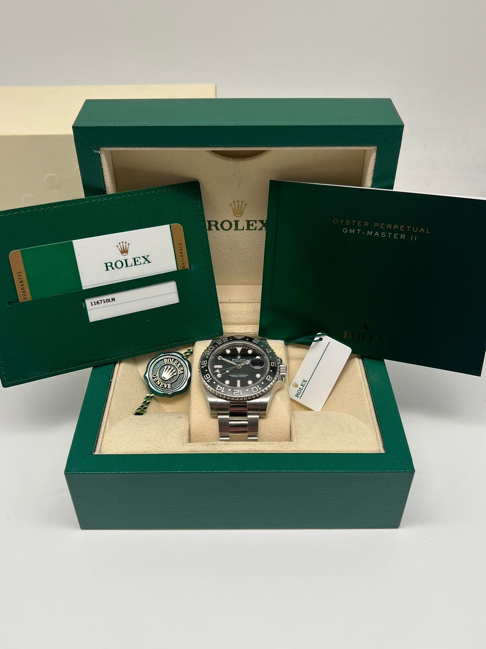 Rolex GMT-Master II Automatik Herrenuhr 40mm 116710LN - Papiere und oder Lieferumfang