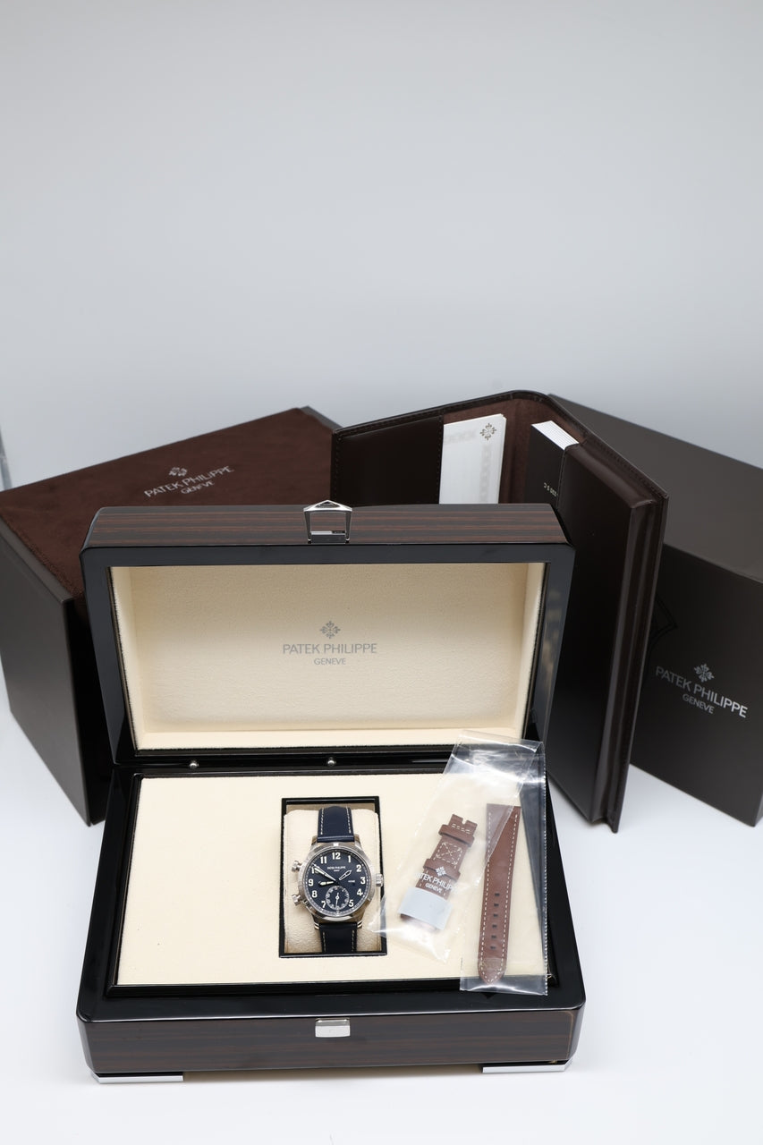 Patek Philippe Calatrava Pilot Travel Time 18K Weißgold 7234G - Papiere und oder Lieferumfang