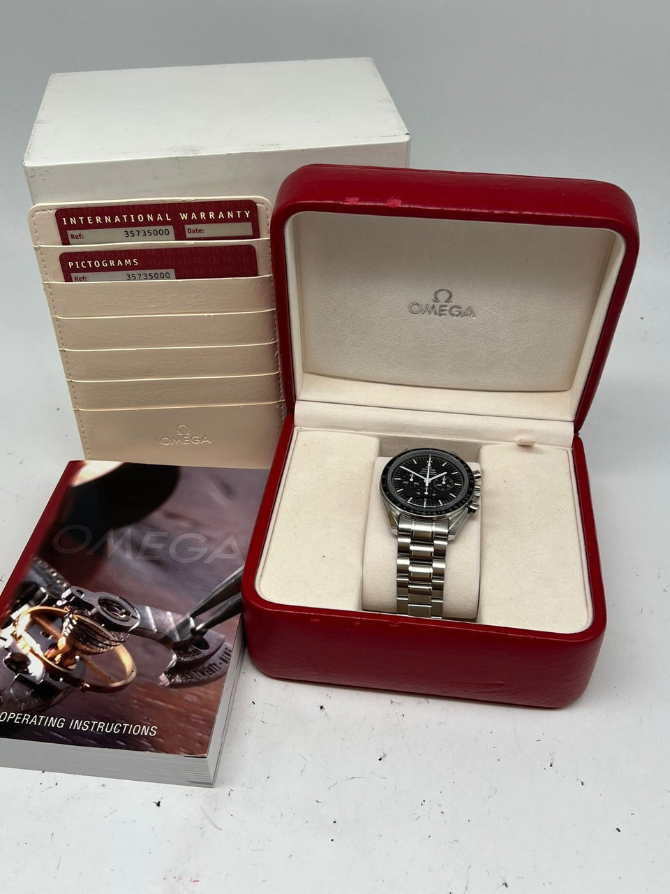Omega Speedmaster Professional Moonwatch 42mm Handaufzug Herrenuhr 35735000 - Papers and documentation
