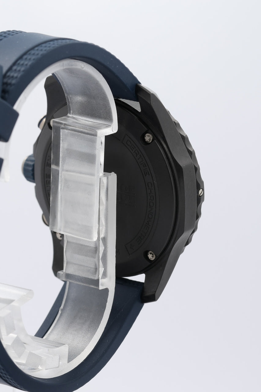 Breitling Endurance Pro Quarz Herrenuhr 44mm  X82310 - Detailansicht 4