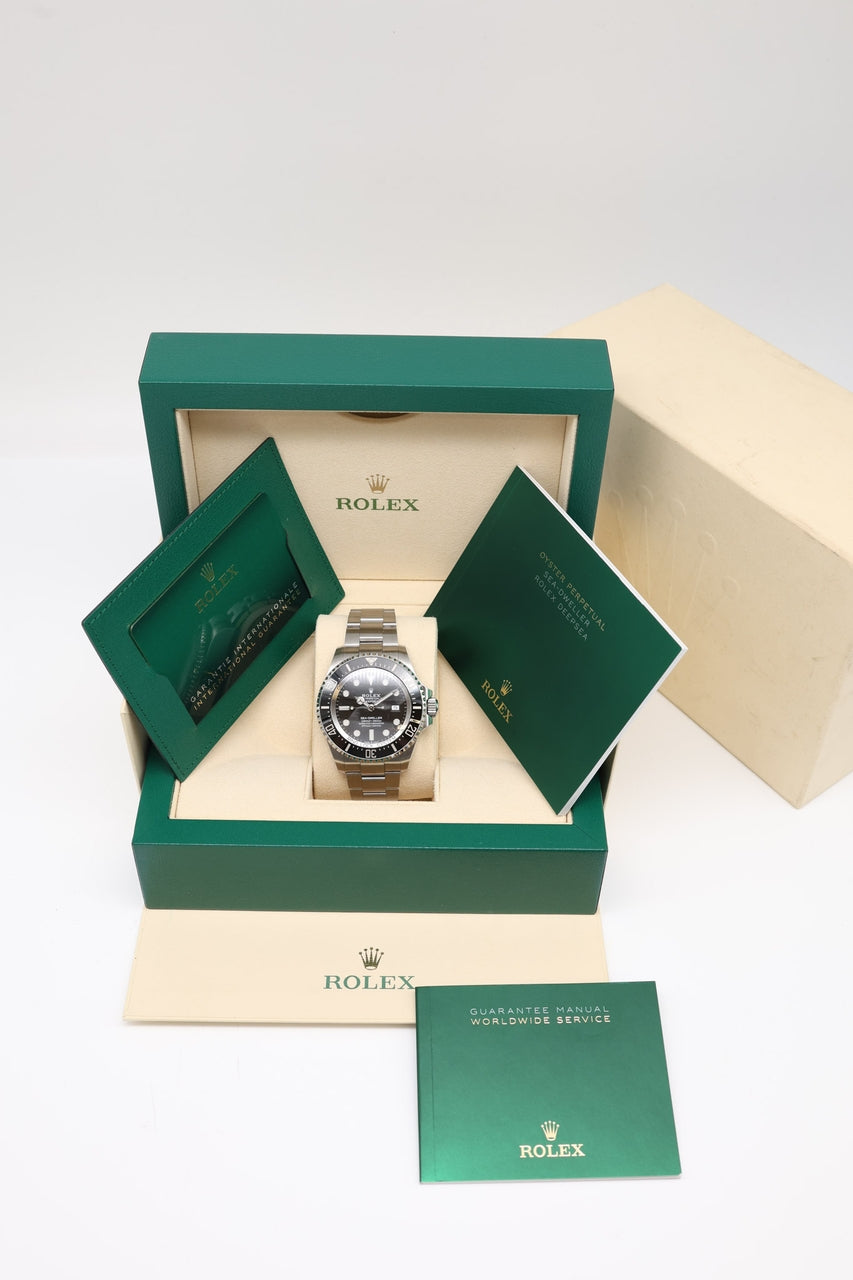 Rolex Sea Dweller Deepsea 44mm Automatik Herrenuhr 126660 - Papiere und oder Lieferumfang