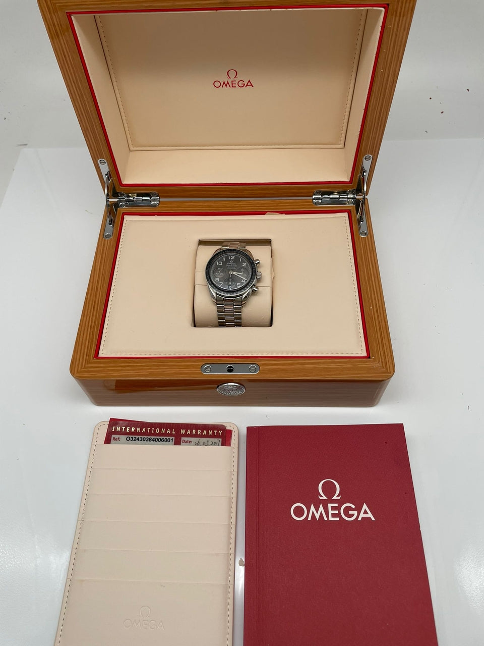 Omega  Speedmaster Ladies Chronograph 38mm Automatik 32430384006001 - Papiere und oder Lieferumfang