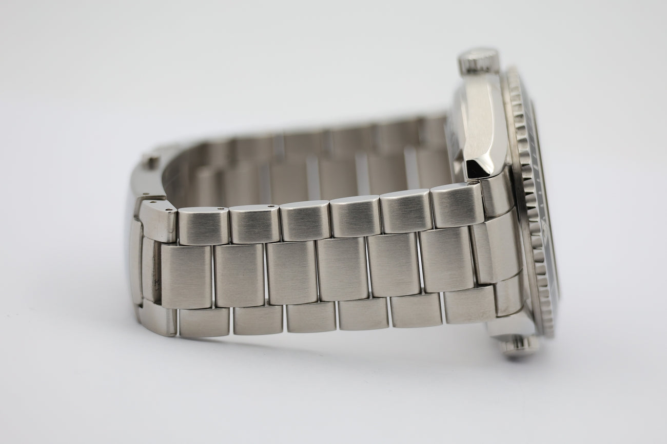 Omega Seamaster Planet Ocean Automatik Herrenuhr 22005000 - Detail view 4