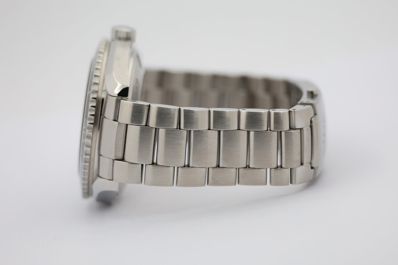 Omega Seamaster Planet Ocean Automatik Herrenuhr 22005000 - Detail view 3