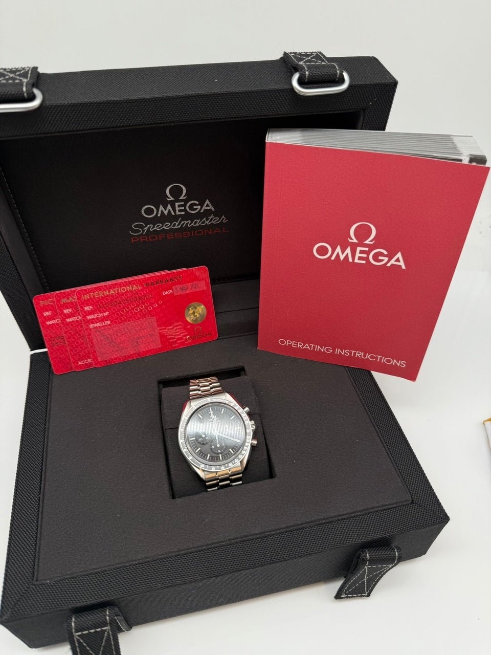 Omega Speedmaster Professional Moonwatch 42mm Handaufzug 31030425001002 - Papiere und oder Lieferumfang