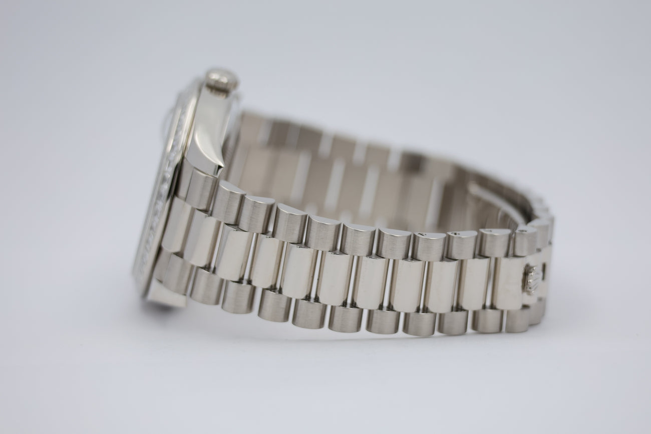 Rolex Day-Date 40 Platinum Ice Blue Factory Besatz 228396TBR Box + og. Papiere