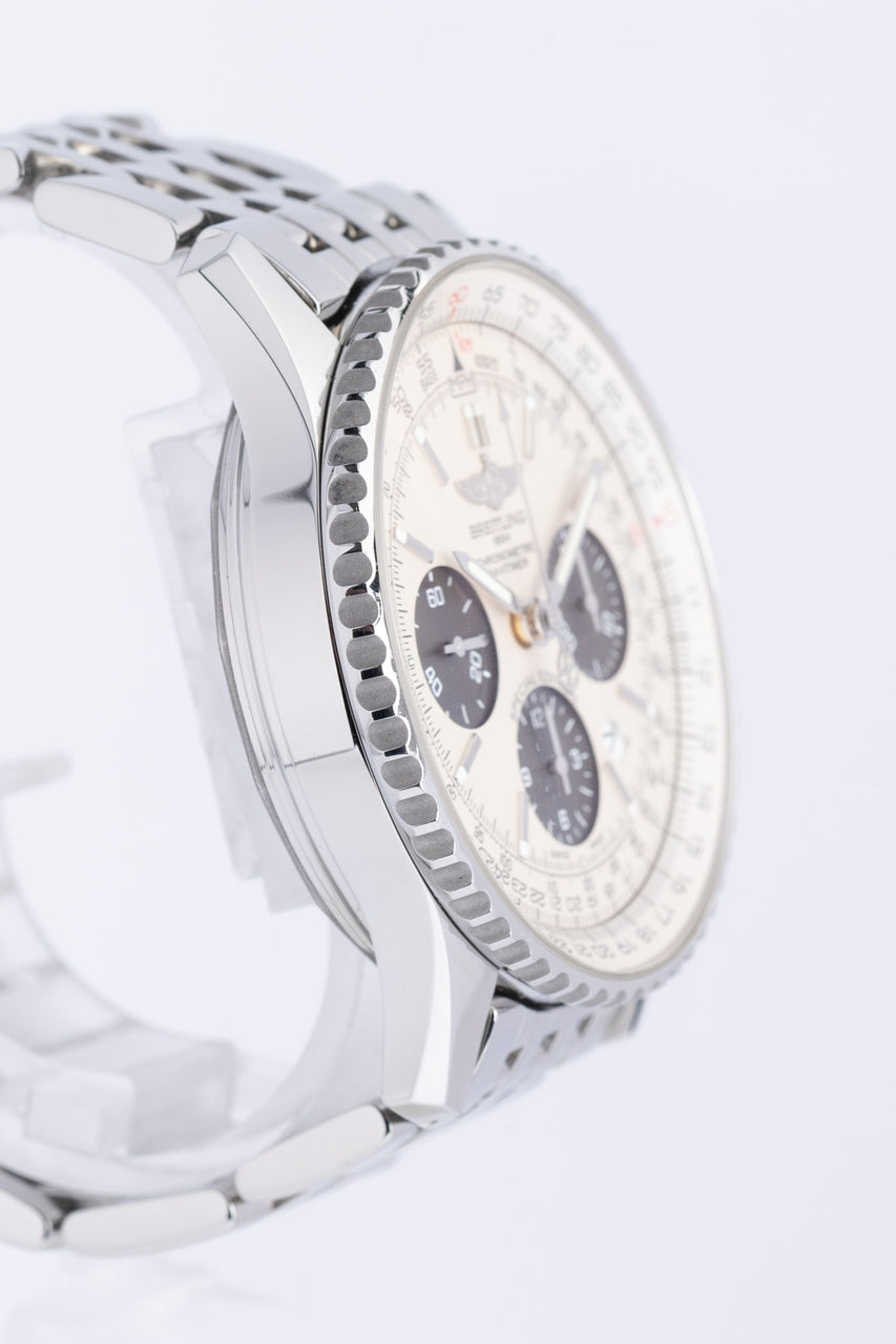 Breitling Navitimer 01 Automatik Herrenuhr 43mm AB0120 - Detailansicht 1
