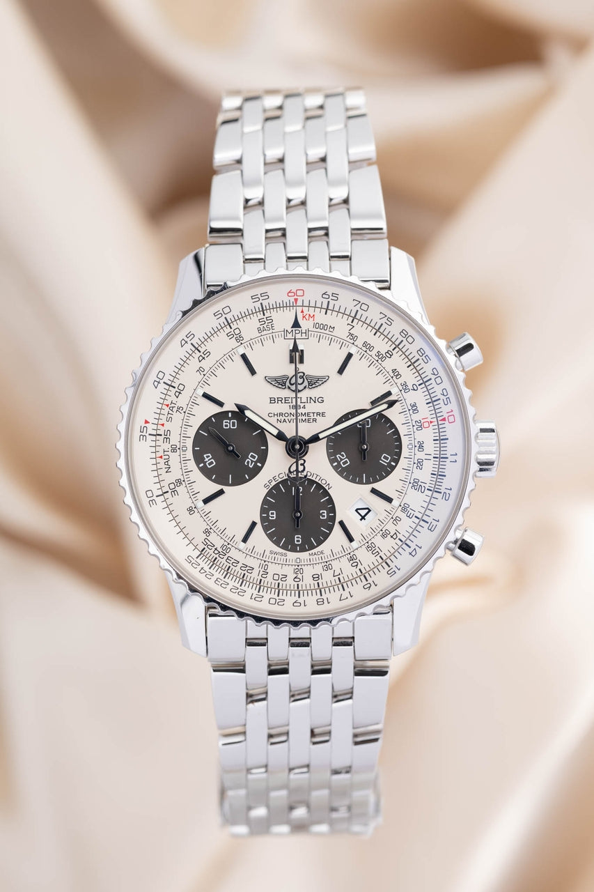 Breitling Navitimer 01 Automatik Herrenuhr 43mm AB0120 - Thumbnail