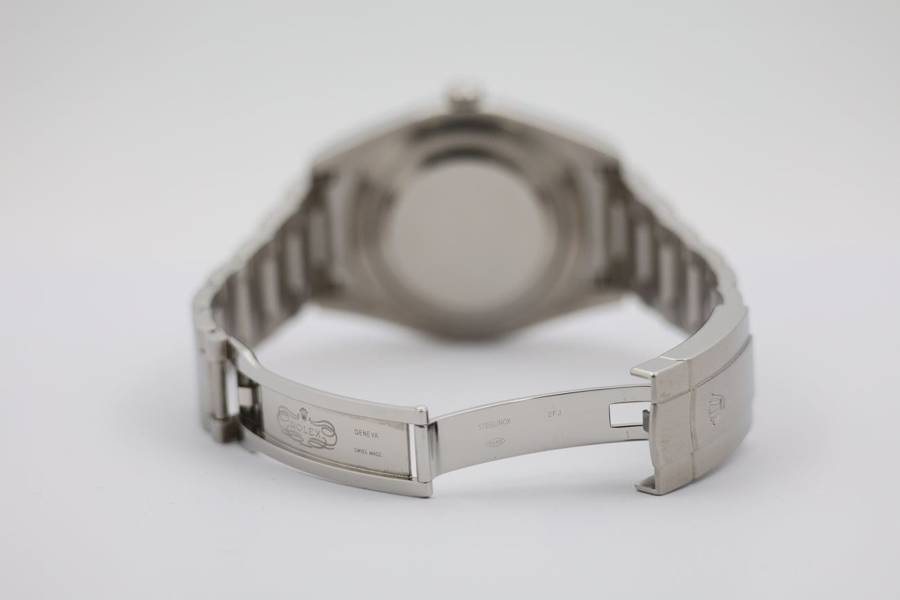 Rolex Oyster Perpetual Automatik 39mm 114300 - Detailansicht 6