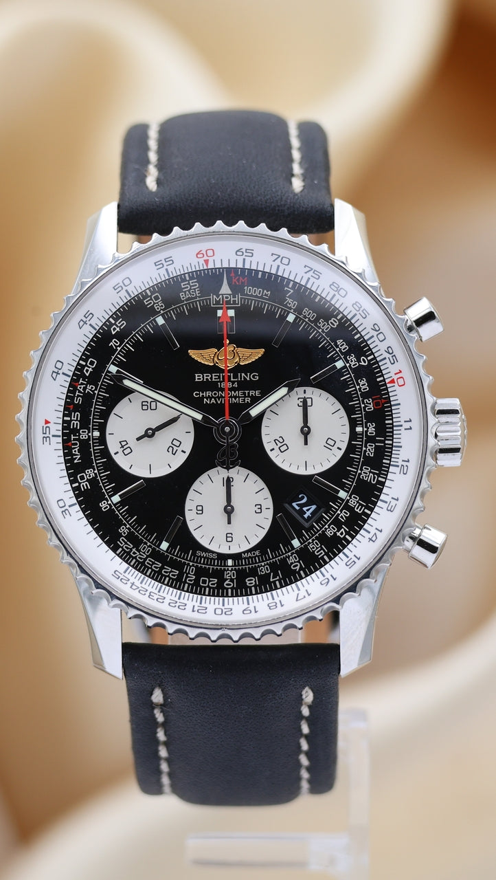 Breitling Navitimer 01 Automatik Herrenuhr 43mm	 AB0120