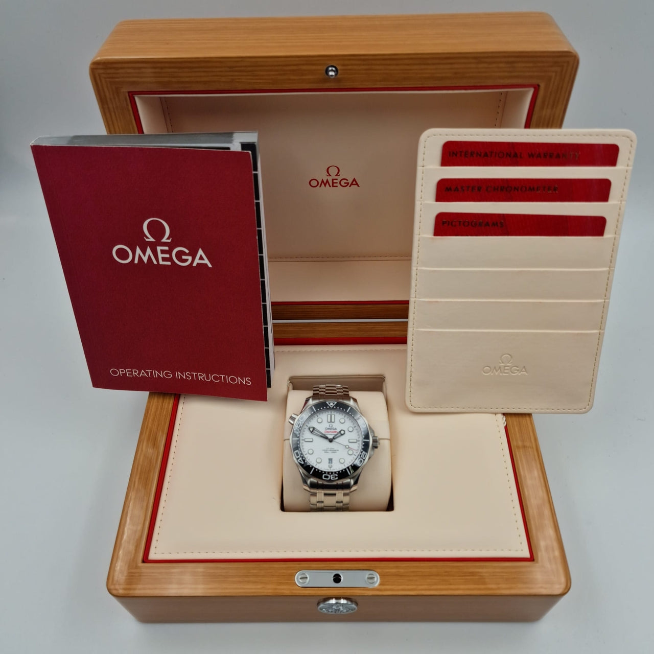 Omega Seamaster Diver 300M 42m Automatik Herrenuhr 21030422004001 - Papers and documentation