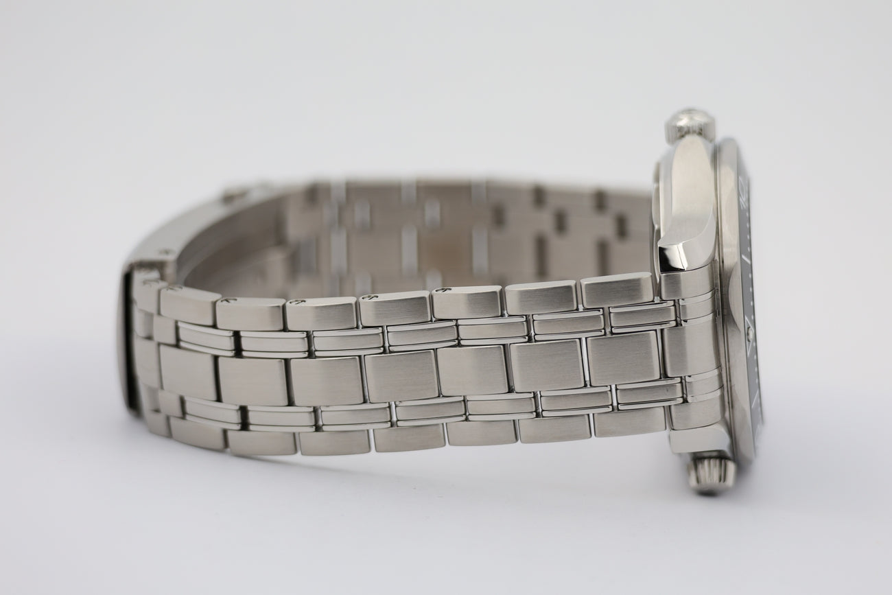 Omega Seamaster Diver 300 M Automatik Herrenuhr 42mm 21030422001001 - Detail view 4