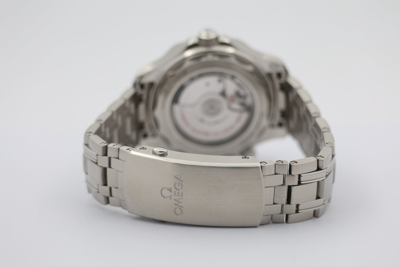 Omega Seamaster Diver 300 M Automatik Herrenuhr 42mm 21030422001001 - Detail view 5