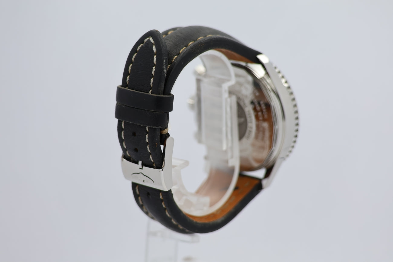 Breitling Navitimer World GMT 46 Automatik Herrenuhr	 A24322 Box + og. Papiere