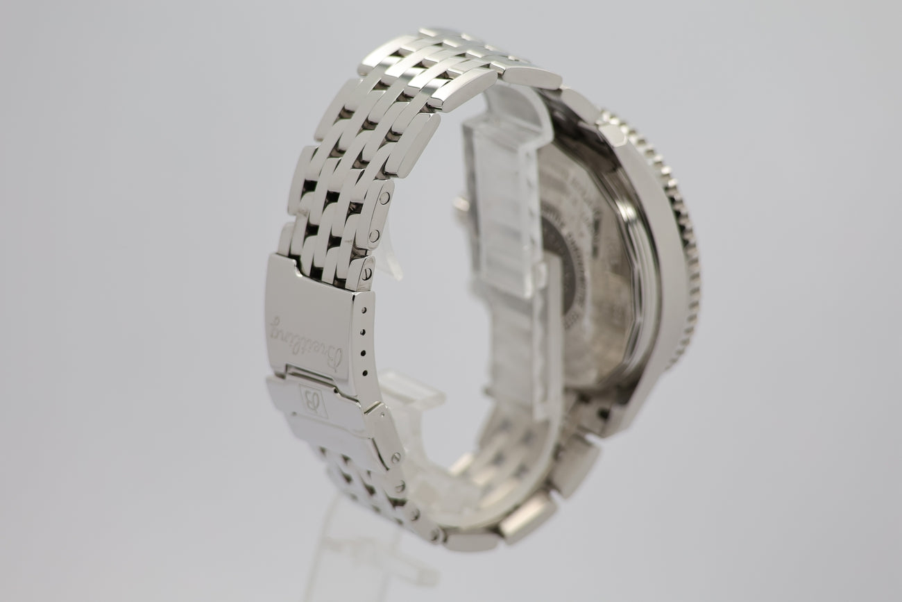 Breitling Navitimer World Automatik 46mm A24322 - Detailansicht 1