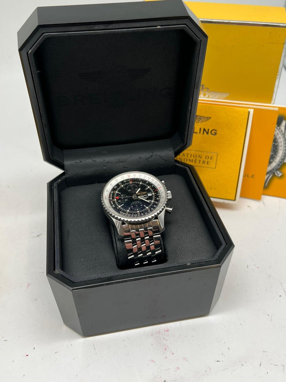 Breitling Navitimer World Automatik 46mm A24322 - Papiere und oder Lieferumfang