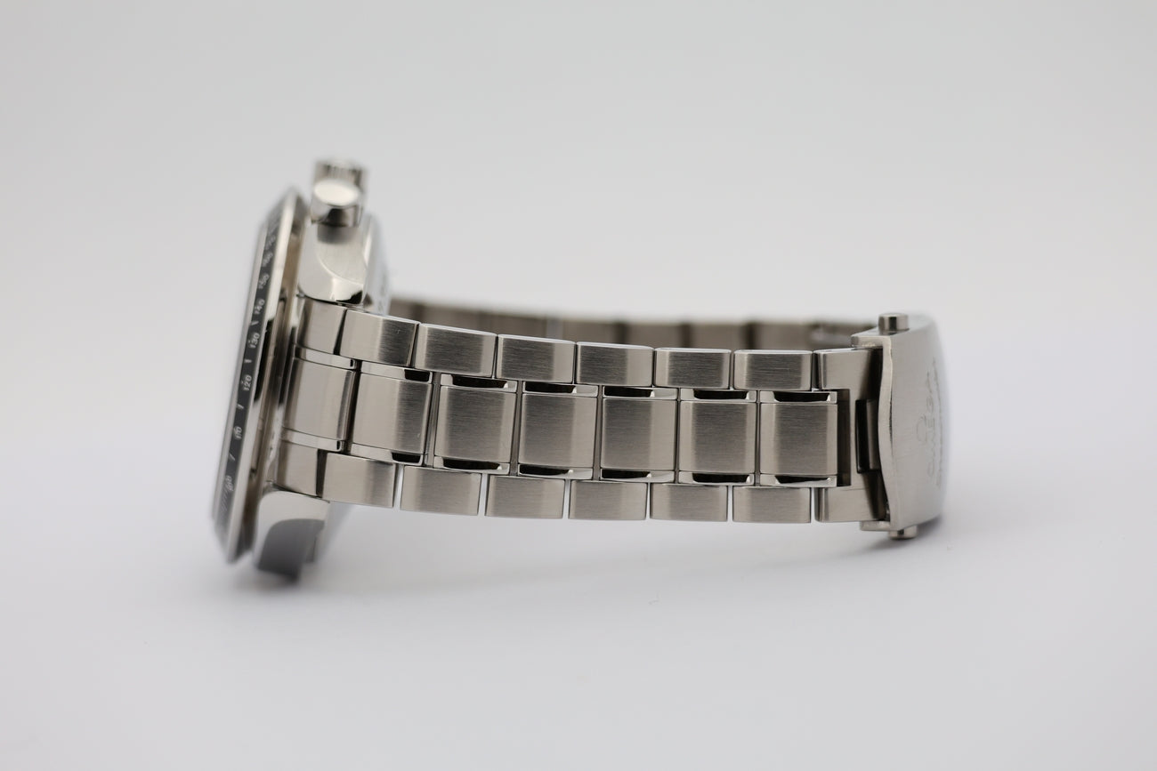 Omega Speedmaster Date 40mm Automatik 32105200 - Detailansicht 3