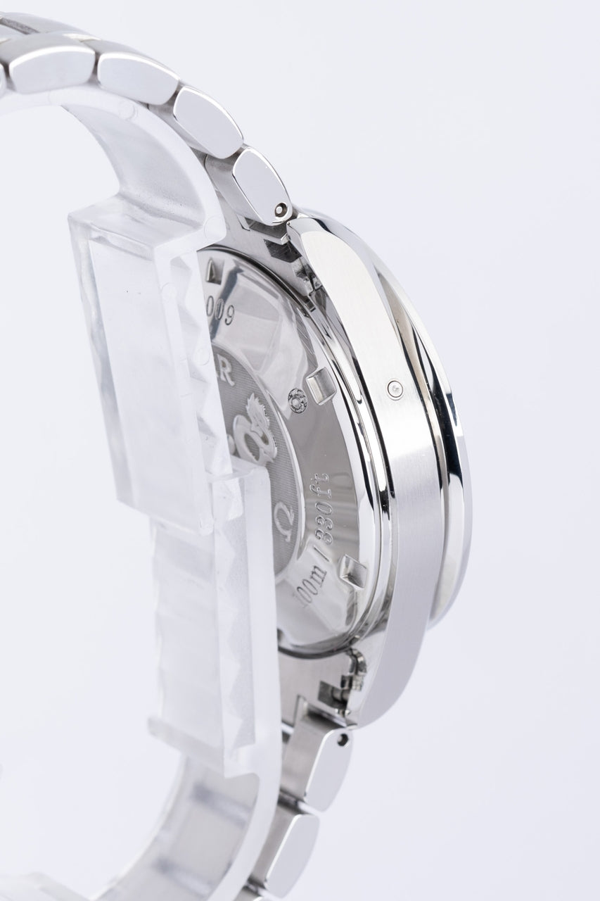 Omega Speedmaster Date "1957" Automatik Herrenuhr 32330404001001 - Detailansicht 4