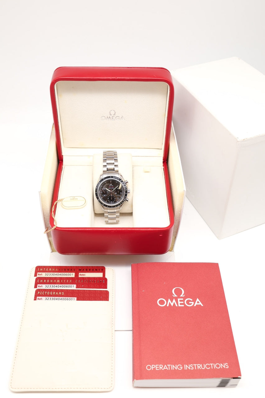 Omega Speedmaster Date 40mm Automatik Herrenuhr 32330404006001 - Papiere und oder Lieferumfang