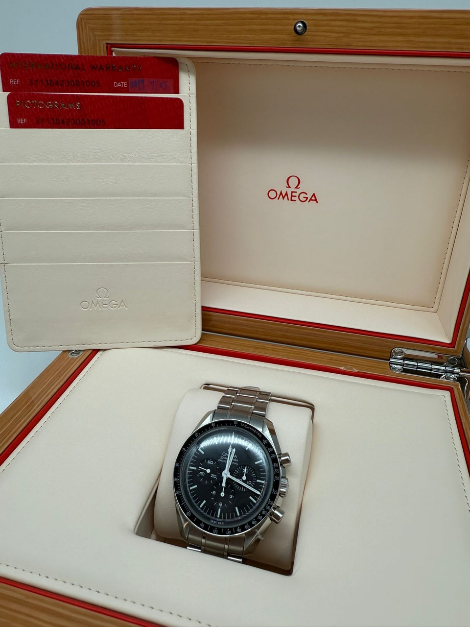 Omega Speedmaster Professional Moonwatch 42mm Handaufzug 31130423001005 - Papiere und oder Lieferumfang