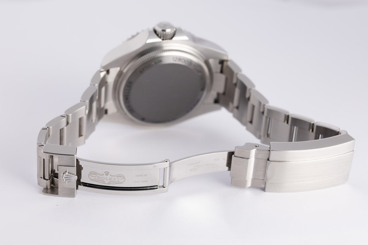 Rolex Sea-Dweller Deepsea 44mm Automatik Herrenuhr 2023 136660 - Detailansicht 8