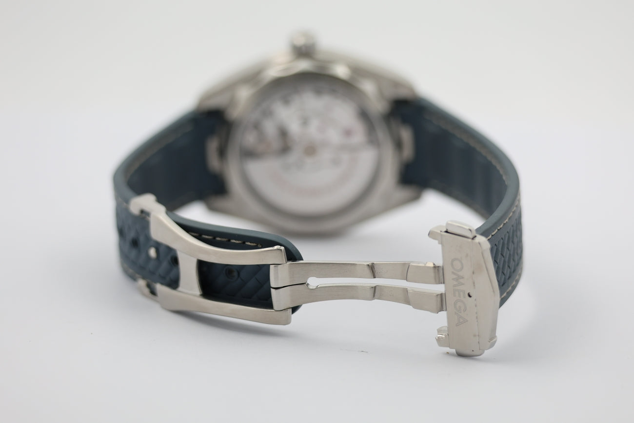 Omega Seamaster Aqua Terra Automatik Herrenuhr Kautschuk 22012412103005 - Detail view 6