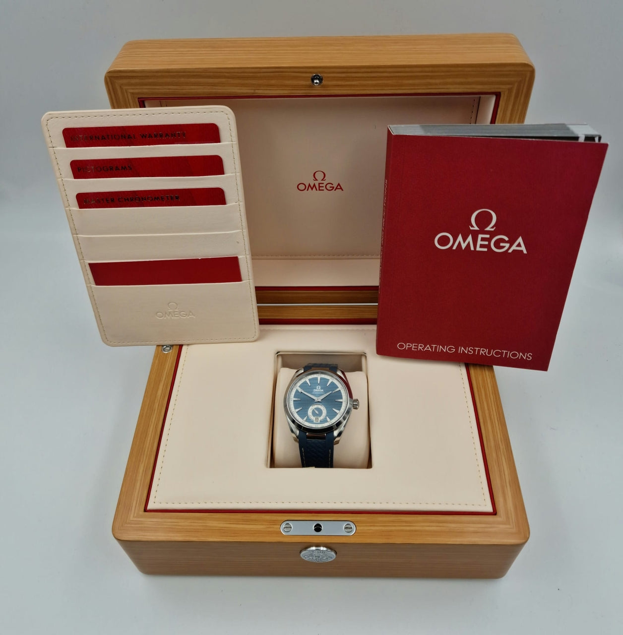 Omega Seamaster Aqua Terra Automatik Herrenuhr Kautschuk 22012412103005 - Papers and documentation