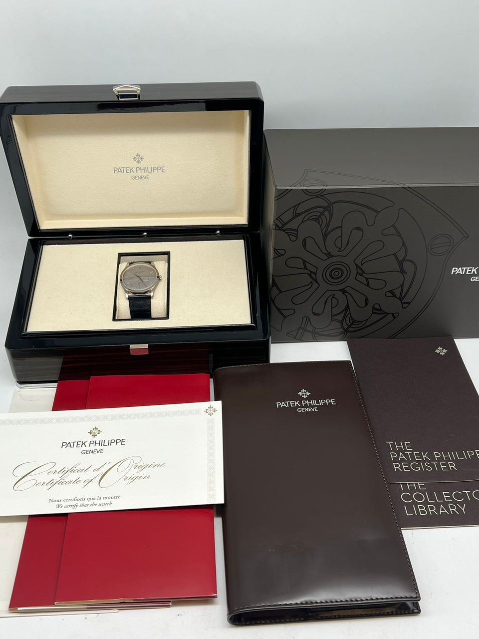 Patek Philippe Calatrava Handaufzug 37mm Weißgold 5196G-001 Box + og. Papiere