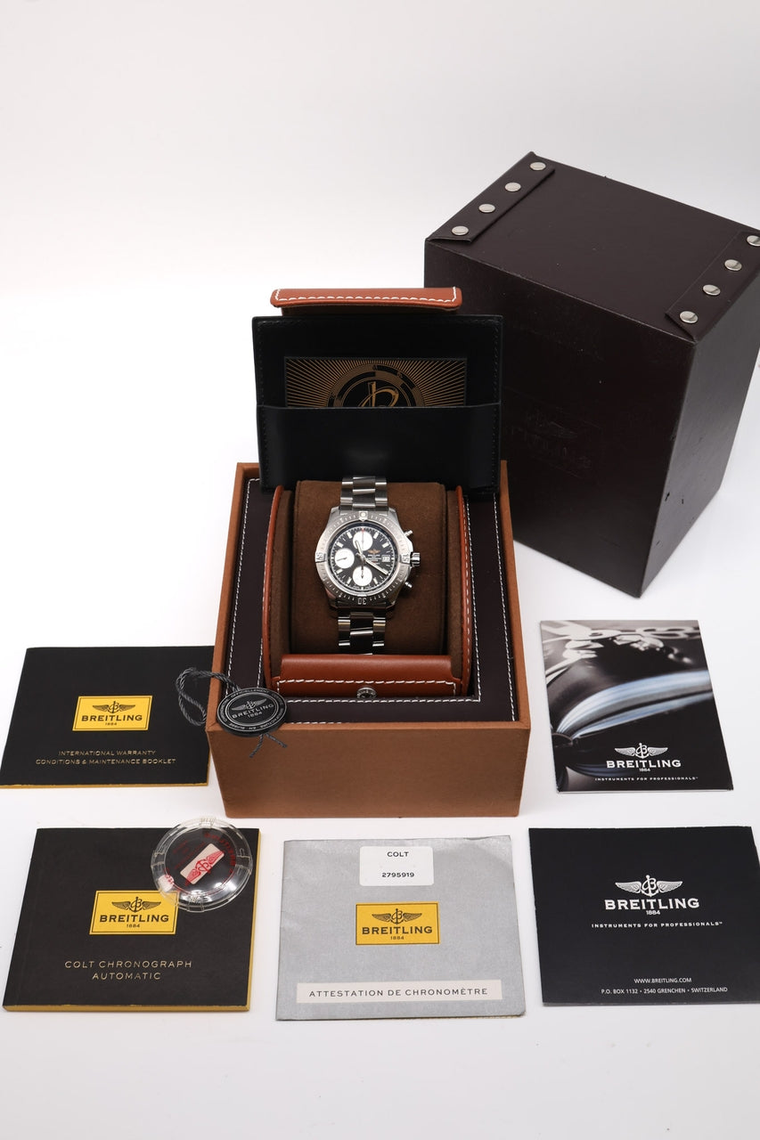 Breitling Colt Chronograph 44 Automatik Herrenuhr Schwarz A13388 - Papiere und oder Lieferumfang