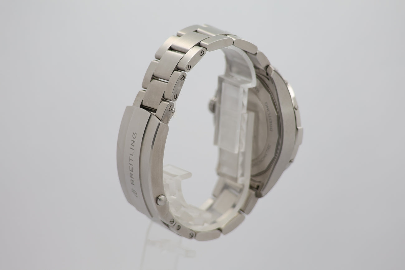 Breitling Avenger Automatik Herrenuhr 42 A17328 - Detailansicht 1