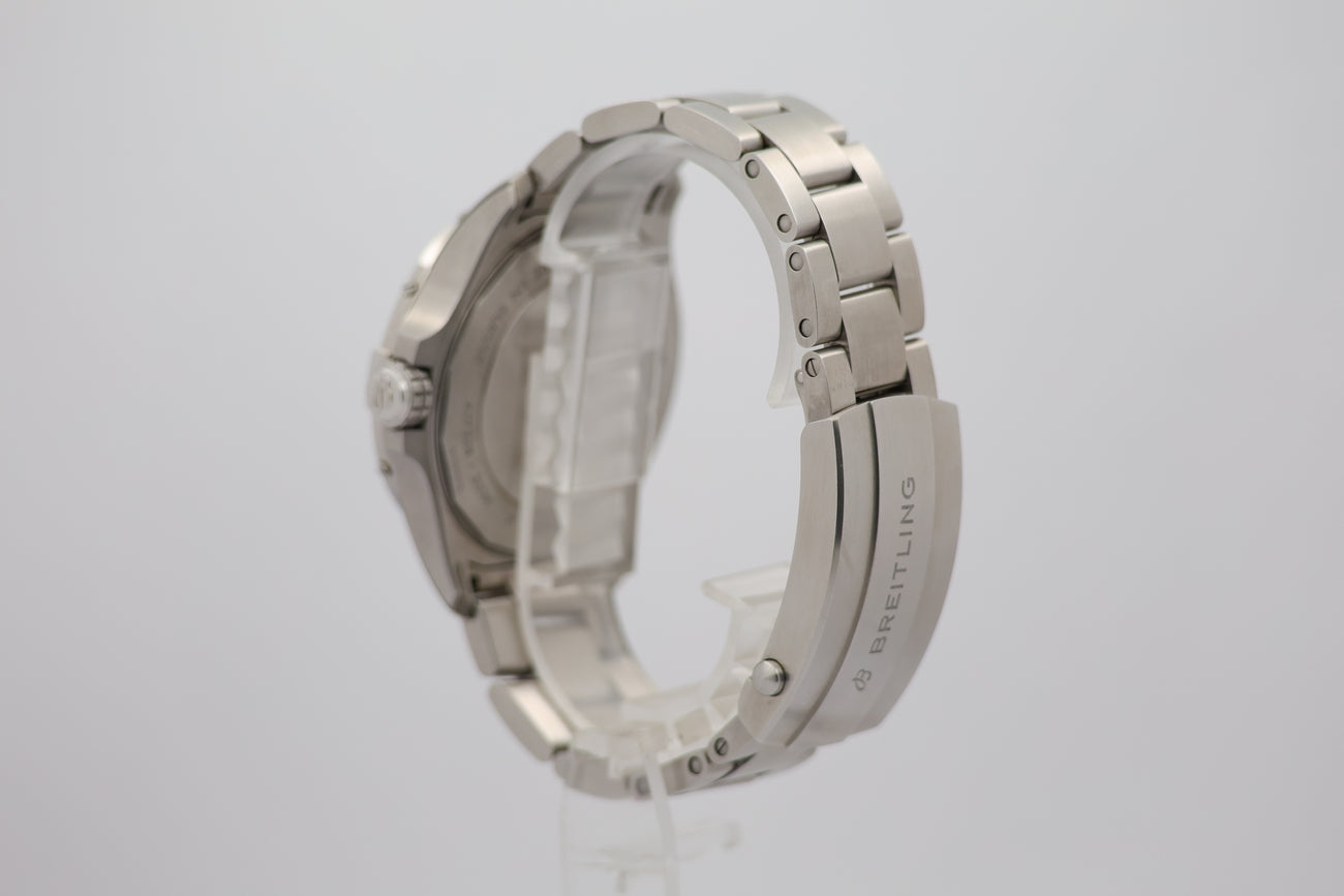 Breitling Avenger Automatik Herrenuhr 42 A17328 - Detailansicht 2