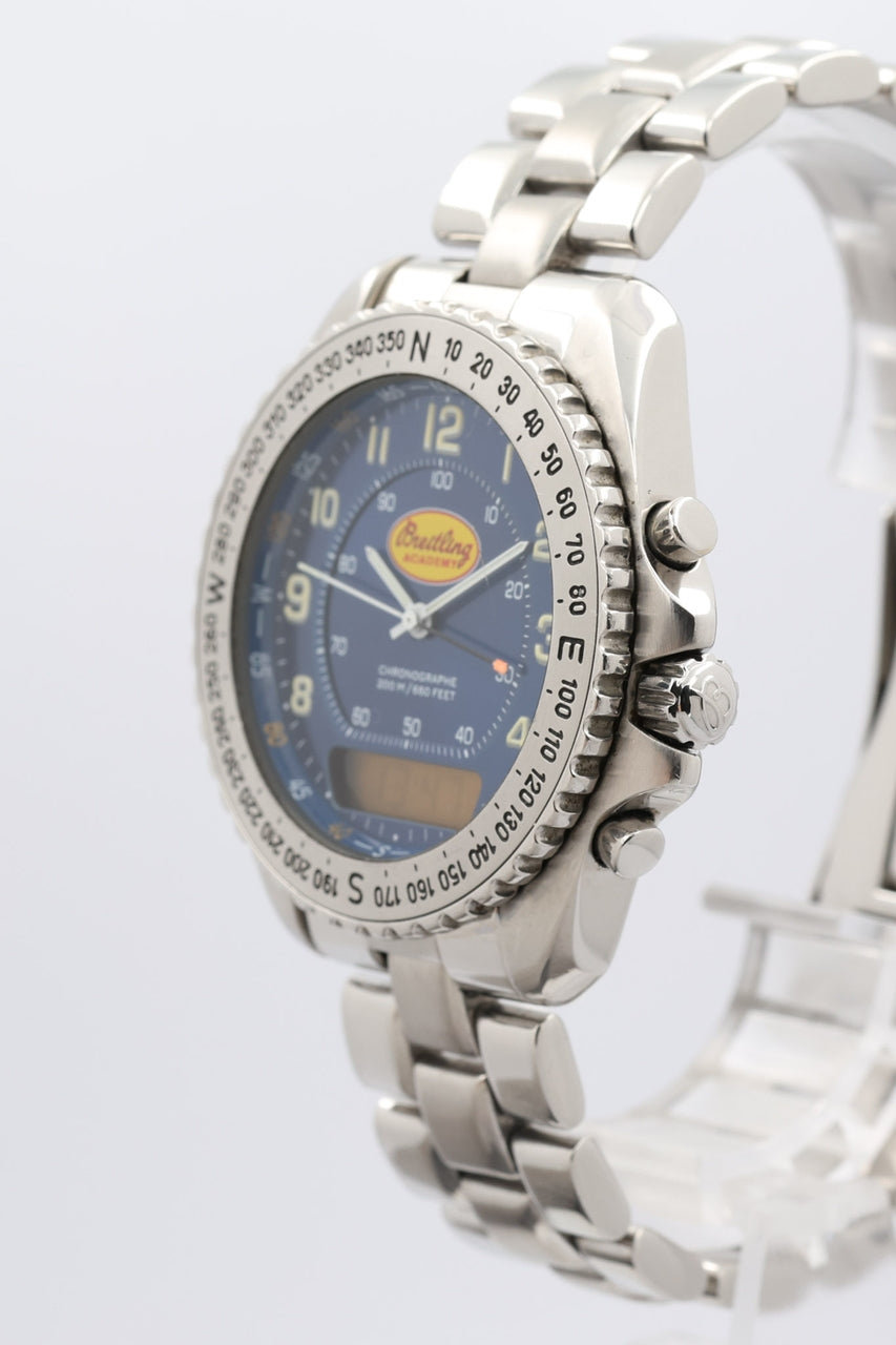 Breitling Navitimer Pluton Herrenuhr 42mm Quarz A51038 - Detailansicht 2