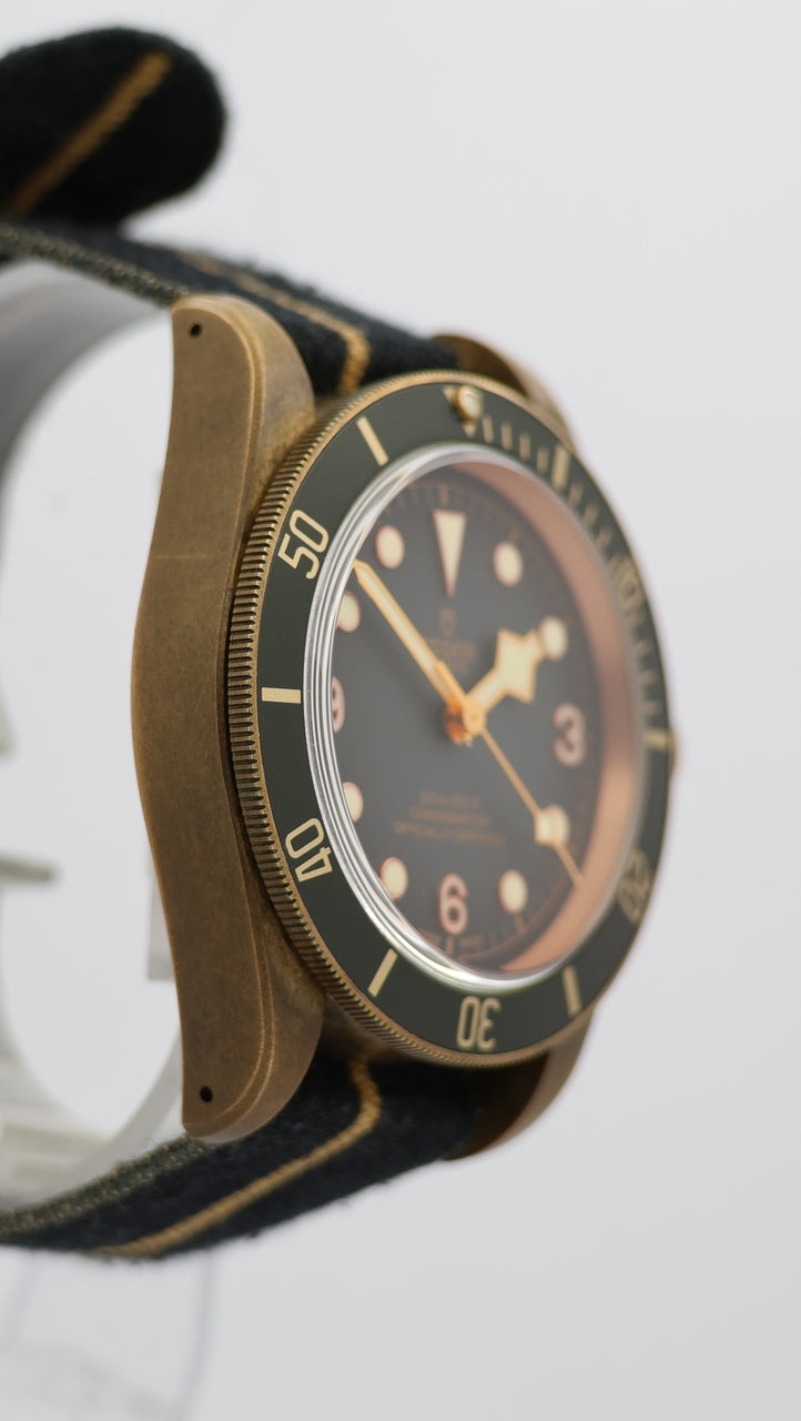 Tudor Black Bay Bronze Heritage 43mm 79250BA - Detailansicht 7